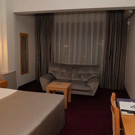 Hande Hotel Mustafakemalpaşa Екстериор снимка