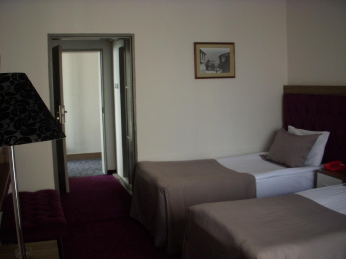 Hande Hotel Mustafakemalpaşa Екстериор снимка