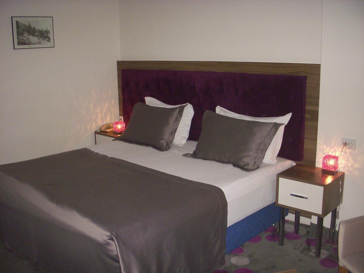 Hande Hotel Mustafakemalpaşa Екстериор снимка