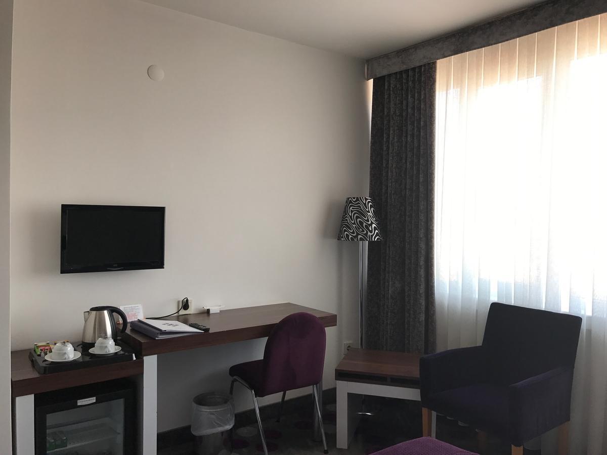 Hande Hotel Mustafakemalpaşa Екстериор снимка