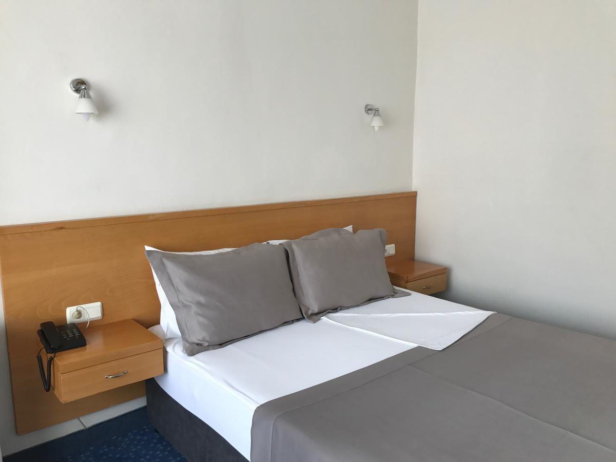 Hande Hotel Mustafakemalpaşa Екстериор снимка