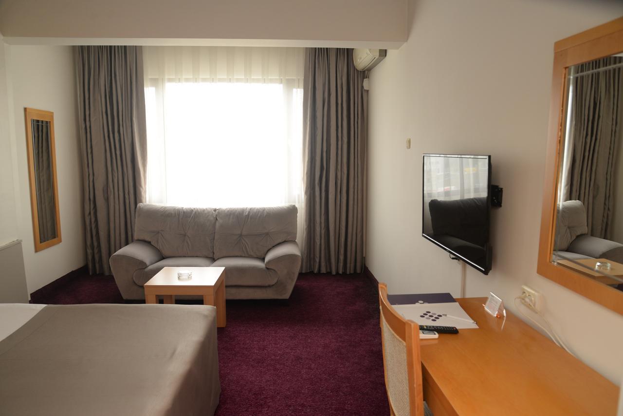 Hande Hotel Mustafakemalpaşa Екстериор снимка