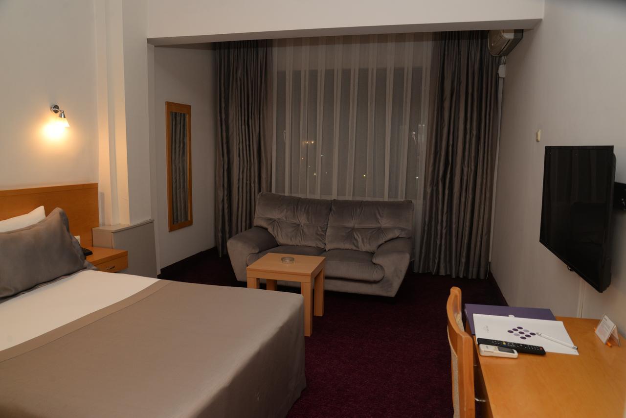 Hande Hotel Mustafakemalpaşa Екстериор снимка